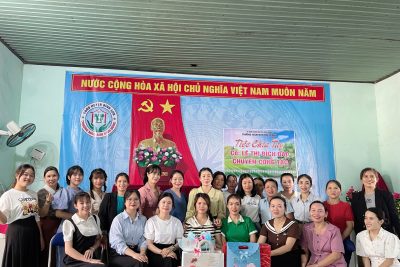 Trường MN Bình Đông chào mừng ngày 20-10 và tiệc chia tay PHT thuyên chuyển về đơn vị mới